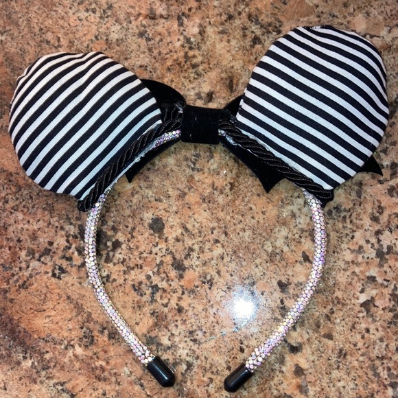 🌟 4/$20 Mickey ears headband, sparkly bat - Picture 2 of 2